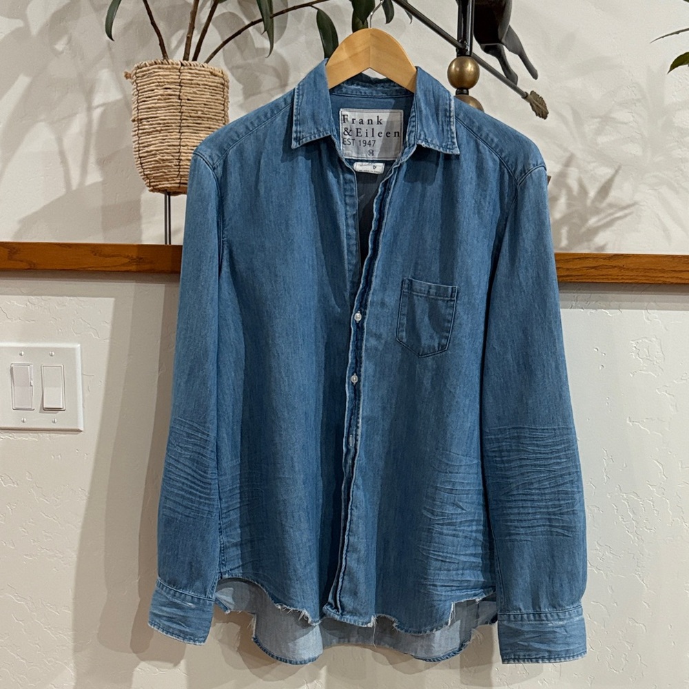 Frank & Eileen Classic Blue Button-Up
